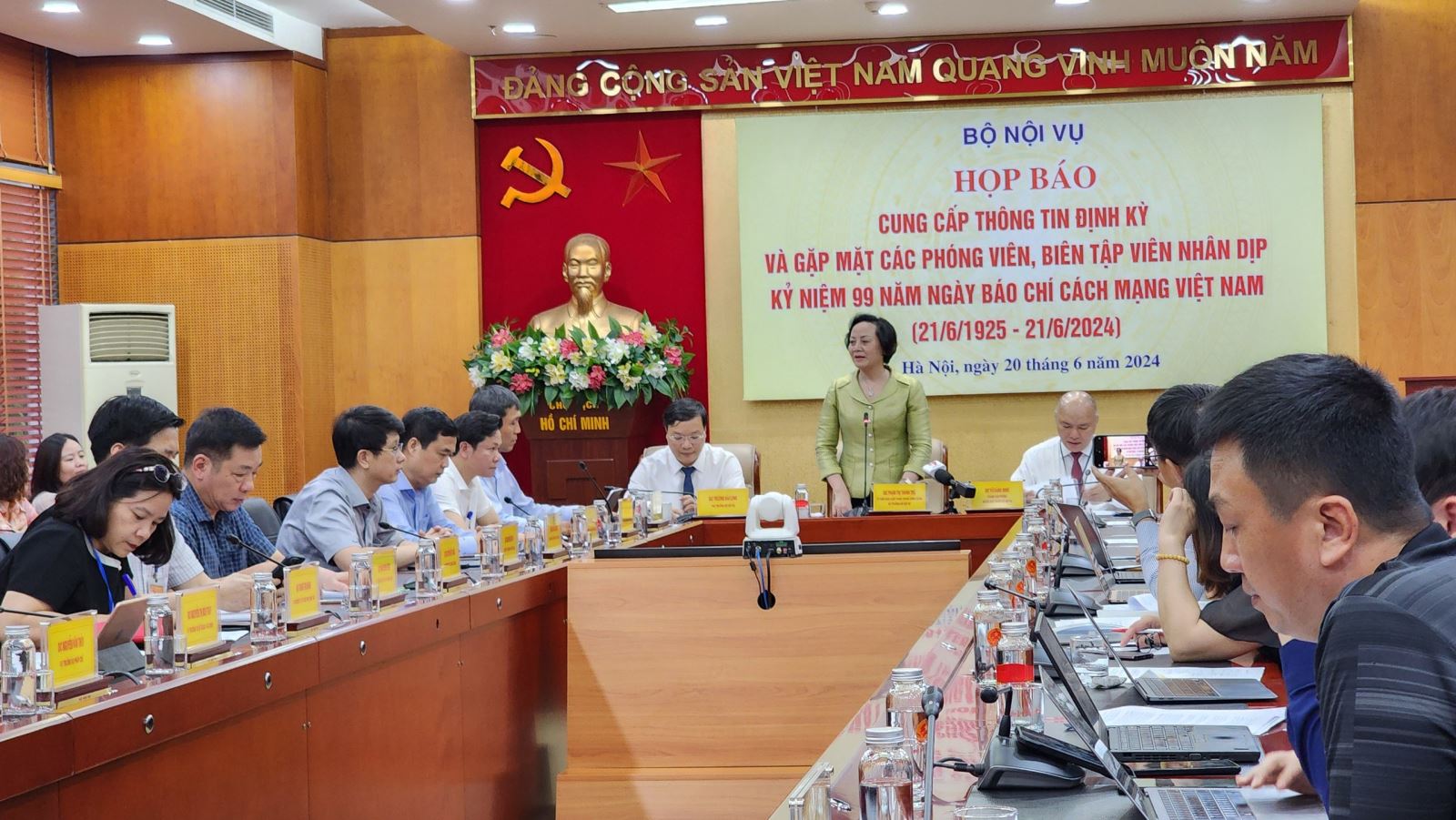 Từ ngày 01/7/2024, tăng lương cơ sở từ 1,8 triệu đồng lên 2,34 triệu đồng/tháng (tăng 30%)